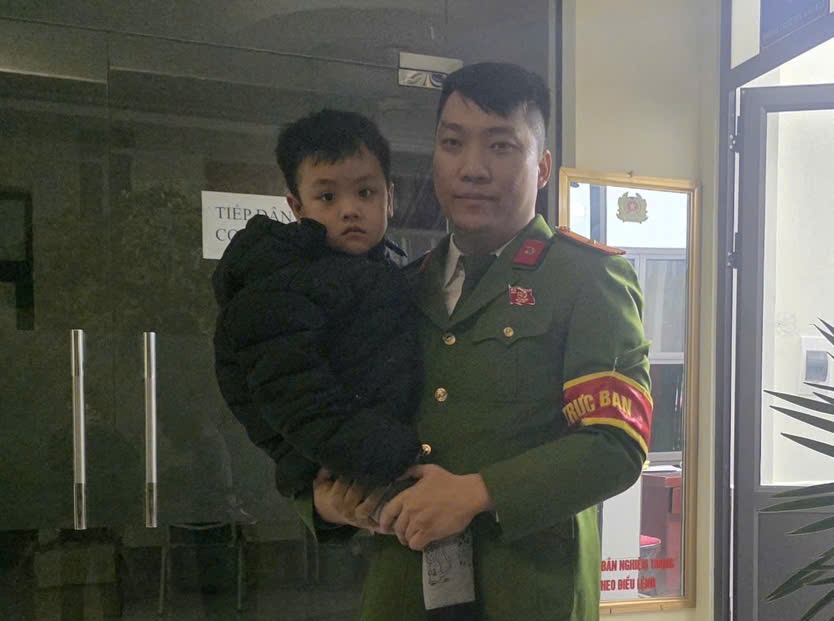 Nhân dân gửi Thư cảm ơn Phòng Cảnh sát QLHC về TTXH, Công an phường Lê Chân